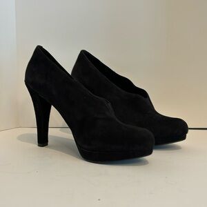 Via Neroli Black Suede Heels